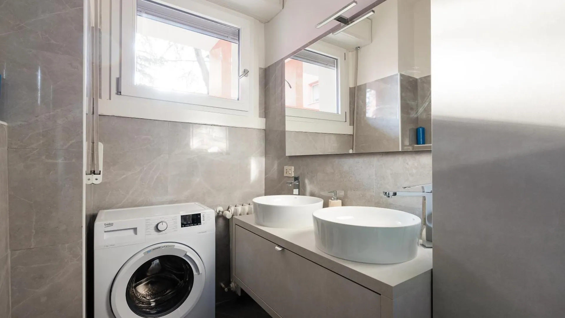 Corvetto M3 - Bright Apt. With Balcony! Mediolan 0*,