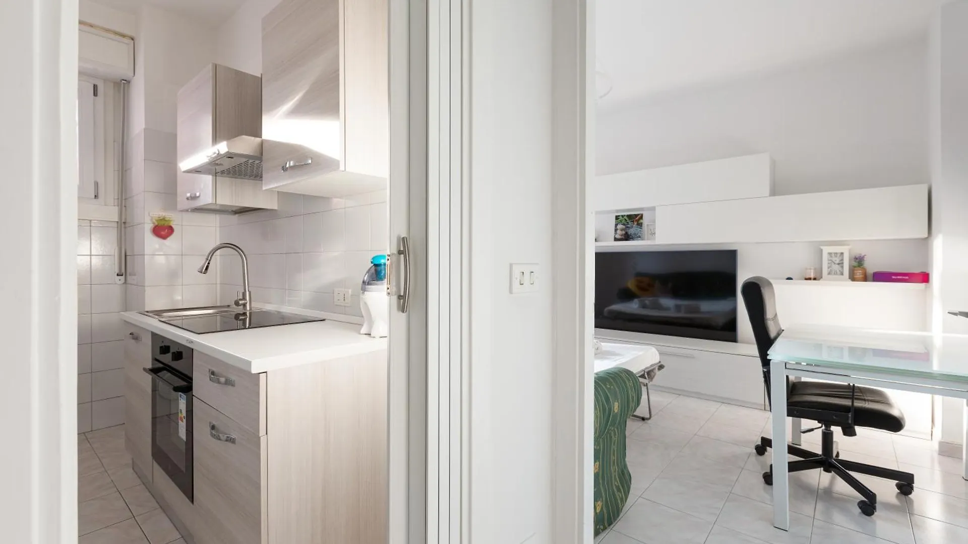 Corvetto M3 - Bright Apt. With Balcony! Mediolan Apartament